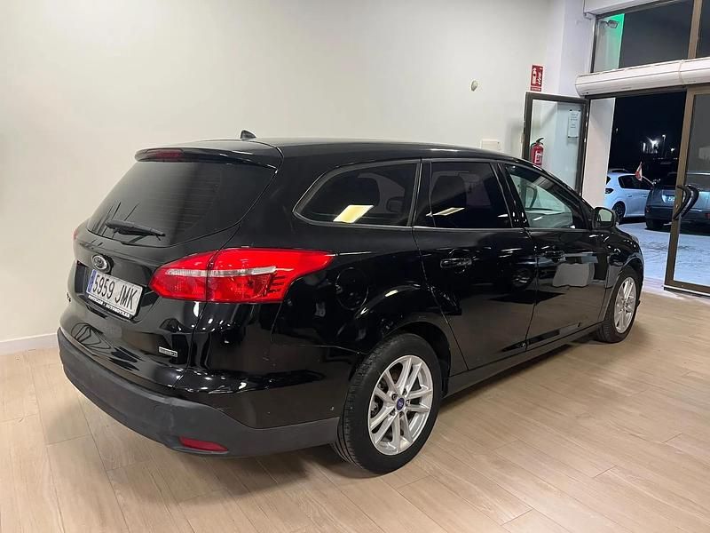 Usado Ford Focus Trend+ 125 HP (91 kW) 2016 Preto Carrinha