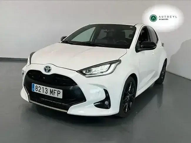 Usado Toyota Yaris Plus 115 CV (84 kW) 2023 Blanco Utilitario