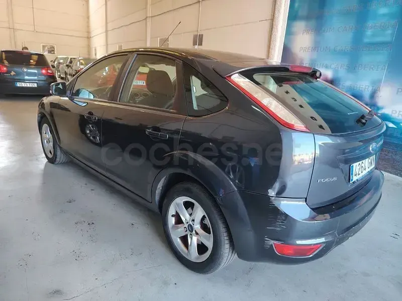 Usado Ford Focus Trend 90 CV (66 kW) 2009 Azul Berlina