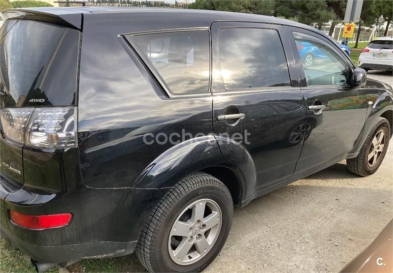 Usado Mitsubishi Outlander Invite 140 CV (102 kW) 2007 Negro SUV
