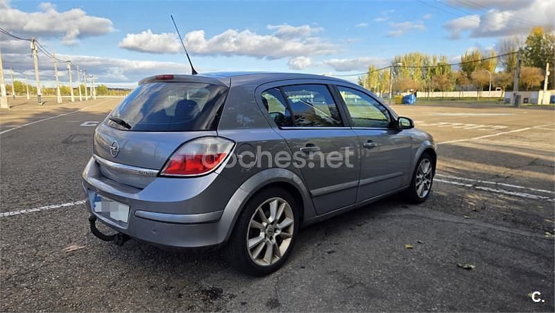 Usado Opel Astra Enjoy 120 CV (88 kW) 2006 Gris / plata Berlina