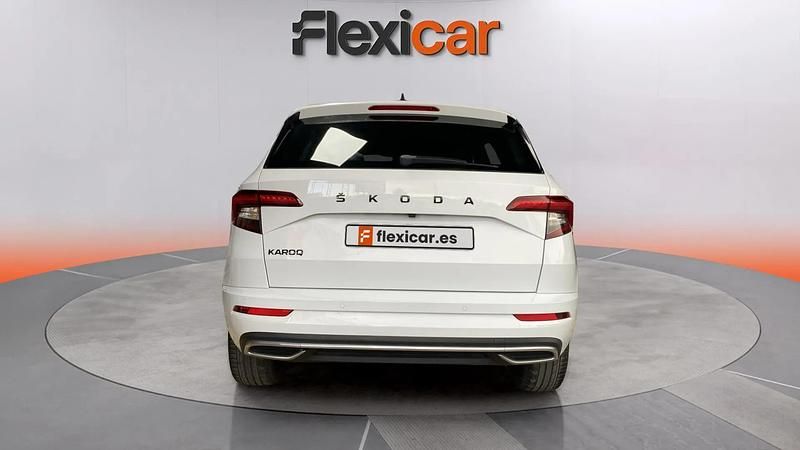 Usado Skoda Karoq SportLine 150 CV (110 kW) 2021 Blanco SUV