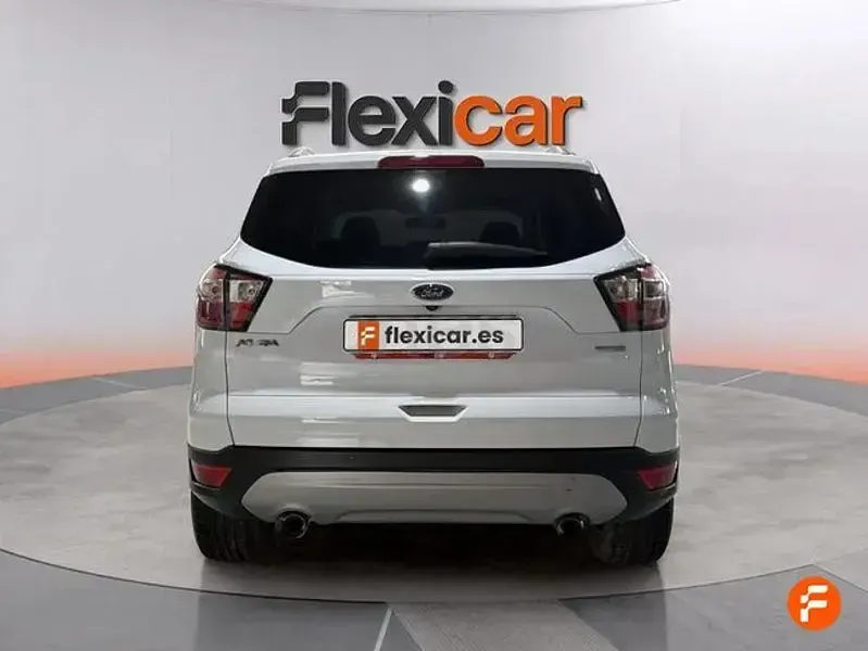 Usado Ford Kuga Titanium 120 CV (88 kW) 2018 Blanco SUV