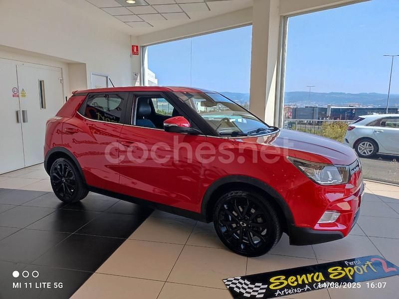 Rojo Usado 2017 Ssangyong (KGM) Tivoli Limited SUV | 11.990 € (Caro) - Imagen 1/4