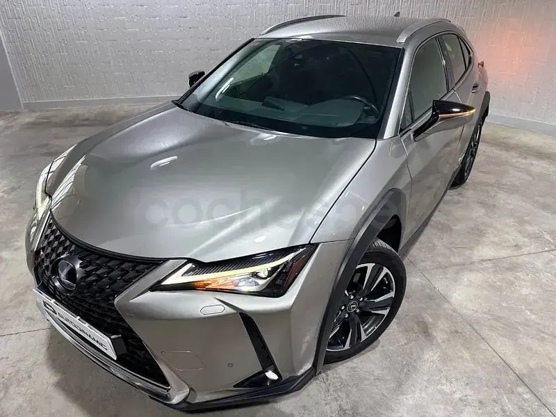 Usado Lexus UX 184 CV (135 kW) 2021 Gris / plata SUV
