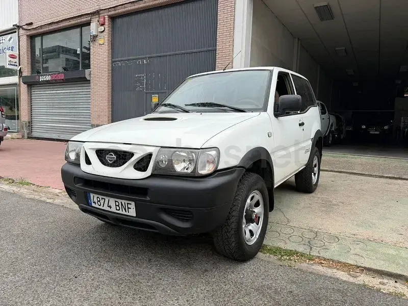 Usado Nissan Terrano Comfort 100 CV (73 kW) 2001 Blanco SUV