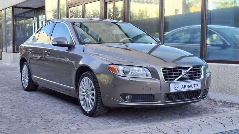 Beige Usado 2009 Volvo S80 Summum Berlina | 8990 € - Imagen 1/4