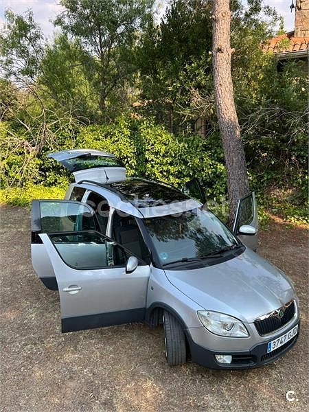 Usado Skoda Roomster Sport 105 CV (77 kW) 2008 Gris / plata Monovolumen