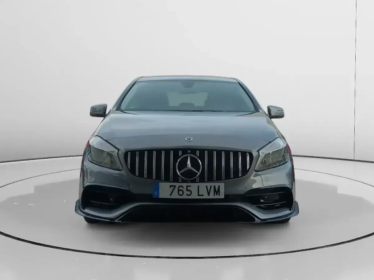 Usado Mercedes A180 Style 109 CV (80 kW) 2017 Gris / plata Berlina