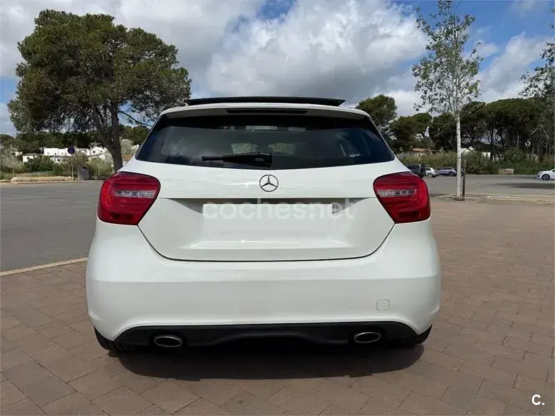 Usado Mercedes A180 Urban 122 CV (89 kW) 2012 Blanco Berlina