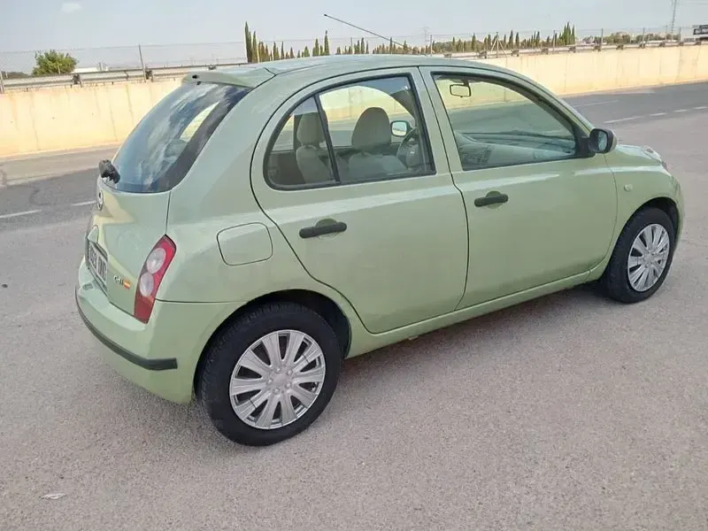 Usado Nissan Micra Acenta 82 CV (60 kW) 2005 Verde Utilitario