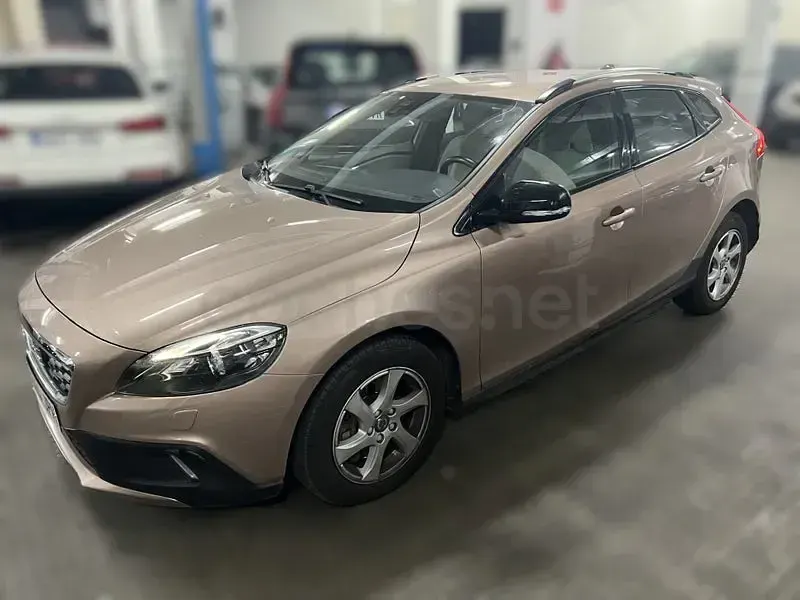 Usado Volvo V40 CC Momentum 150 CV (110 kW) 2016 Marrón Familiar