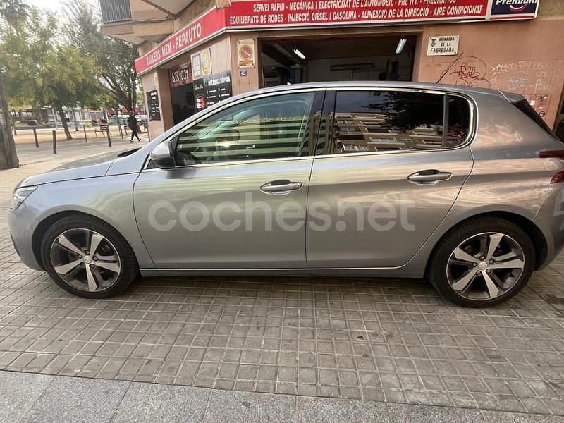 Gris / plata Usado 2018 Peugeot 308 Access Berlina | 7800 € (Buen precio) - Imagen 1/4
