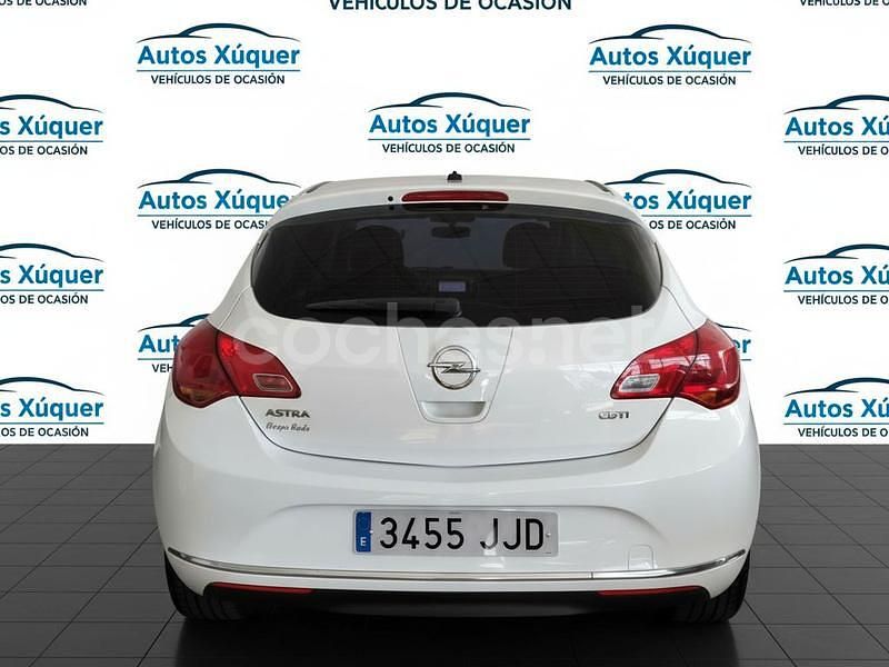Usado Opel Astra Excellence 110 CV (80 kW) 2015 Blanco Berlina
