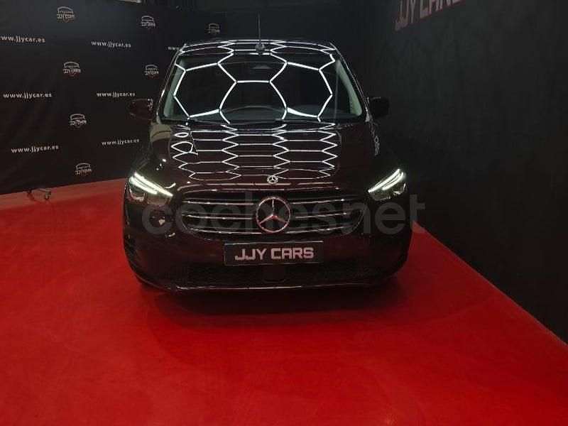 Usado Mercedes T180 116 CV (85 kW) 2023 Granate Monovolumen