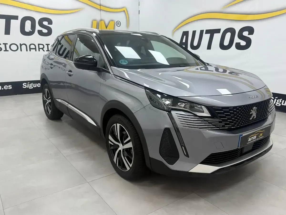 Usado Peugeot 3008 GT 130 CV (95 kW) 2022 Gris SUV