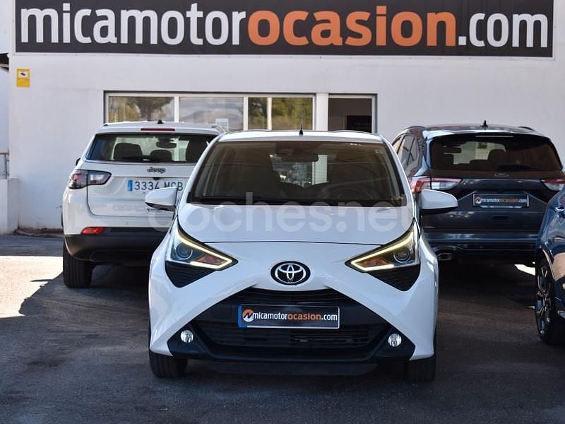 Usado Toyota Aygo X-play 72 CV (52 kW) 2021 Blanco Utilitario