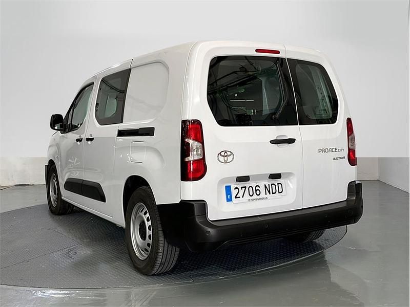 Usado Toyota Proace City City 100 kW (136 CV) 2025 Blanco polar Monovolumen