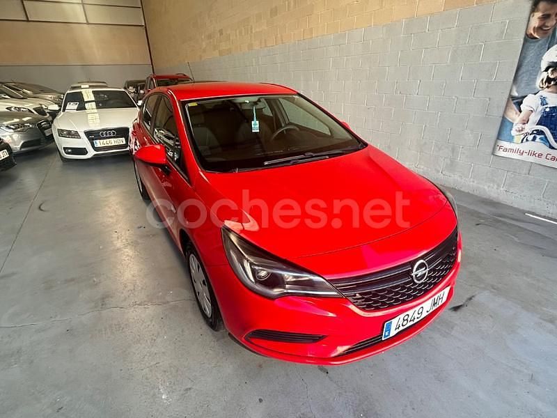 Usado Opel Astra Dynamic 105 CV (77 kW) 2016 Rojo Berlina
