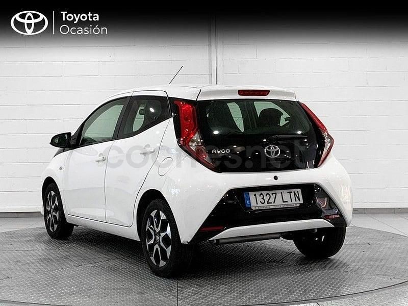 Usado Toyota Aygo X-play 72 CV (52 kW) 2021 Blanco Utilitario