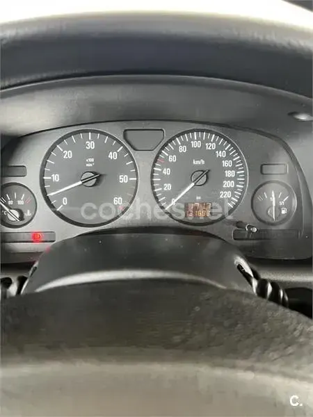 Usado Opel Astra Edition 80 CV (58 kW) 2003 Verde Berlina