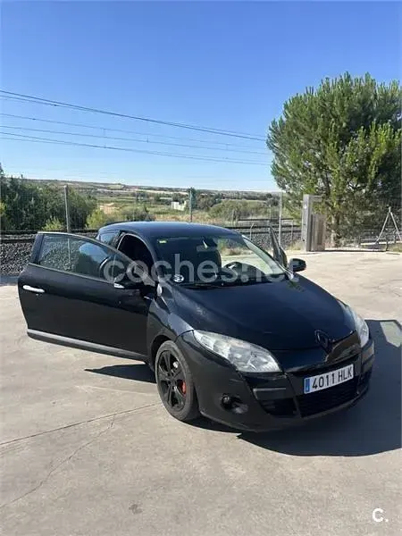 Usado Renault Mégane Dynamique 110 CV (80 kW) 2012 Negro Berlina
