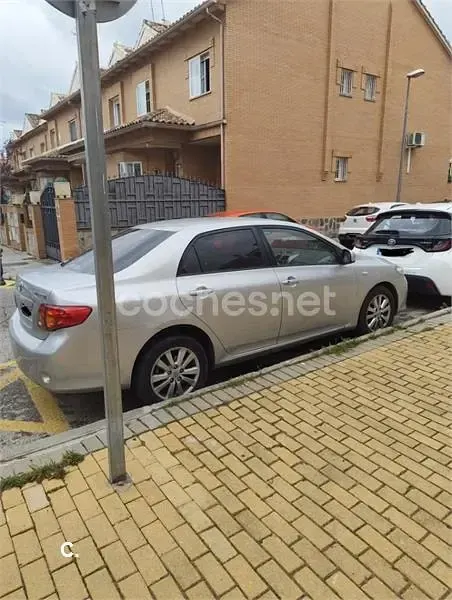 Usado Toyota Corolla Sol 126 CV (92 kW) 2007 Gris / plata Berlina
