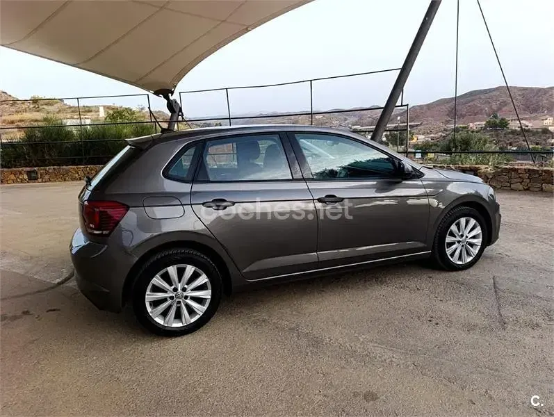 Usado VW Polo Advance 95 CV (69 kW) 2020 Gris / plata Utilitario