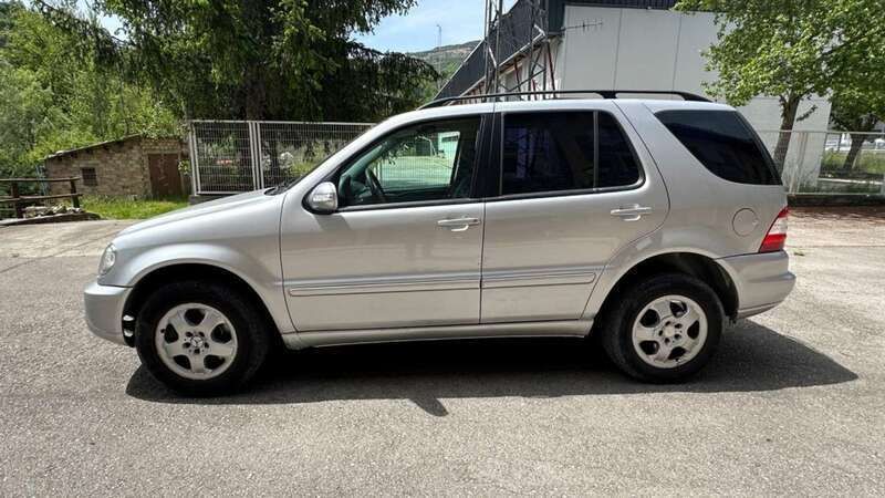 Usado Mercedes ML320 218 CV (160 kW) 2002 Plateado SUV