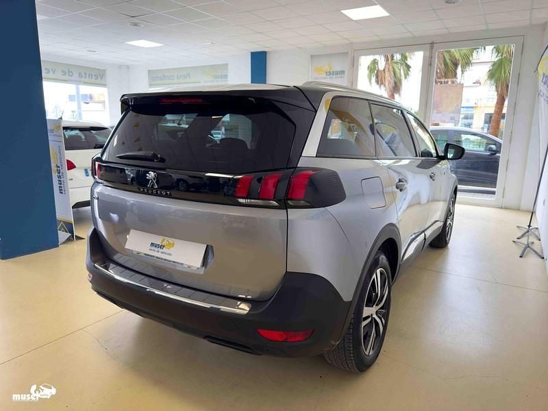 Usado Peugeot 5008 Allure 130 CV (95 kW) 2020 Gris / plata SUV