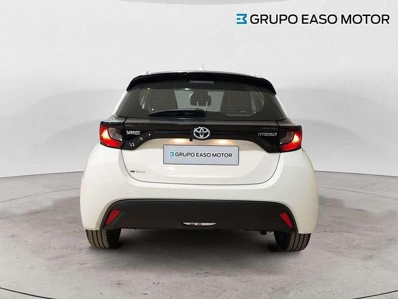 Usado Toyota Yaris Hybrid Business Edition 116 CV (85 kW) 2022 Blanco Utilitario