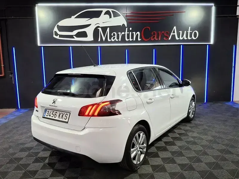Usado Peugeot 308 Active 131 CV (96 kW) 2018 Blanco Berlina