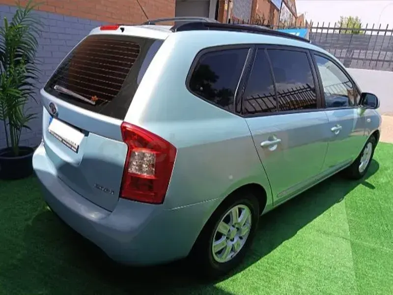 Usado Kia Carens 140 CV (102 kW) 2008 Azul Monovolumen