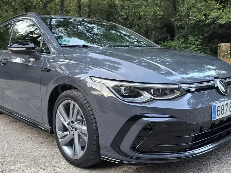Usado VW Golf VIII Life 115 CV (84 kW) 2021 Gris / plata Familiar