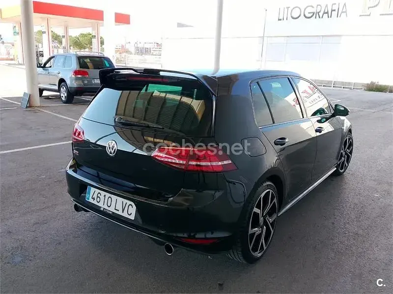 Usado VW Golf VII GTI 230 CV (169 kW) 2014 Negro Berlina
