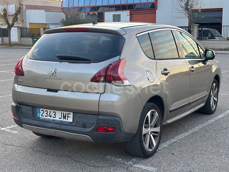 Usado Peugeot 3008 Style 120 CV (88 kW) 2015 Beige Berlina