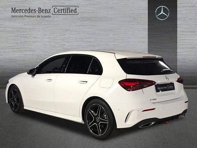 Usado Mercedes A180 AMG line 136 CV (100 kW) 2026 Blanco polar