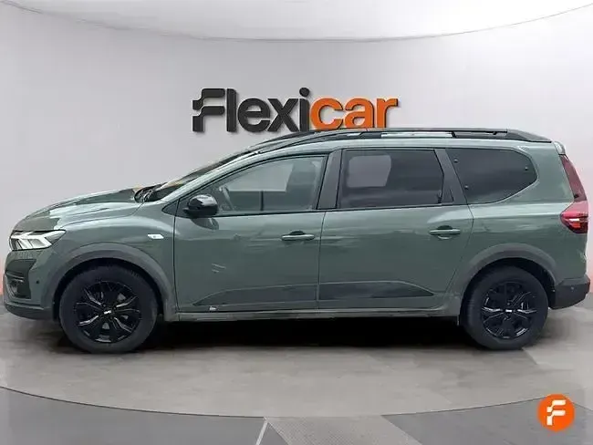 Usado Dacia Jogger Expression 100 CV (73 kW) 2023 Verde Monovolumen