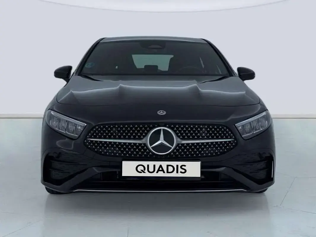 Usado Mercedes A180 Advanced 136 CV (100 kW) 2025 Negro Utilitario