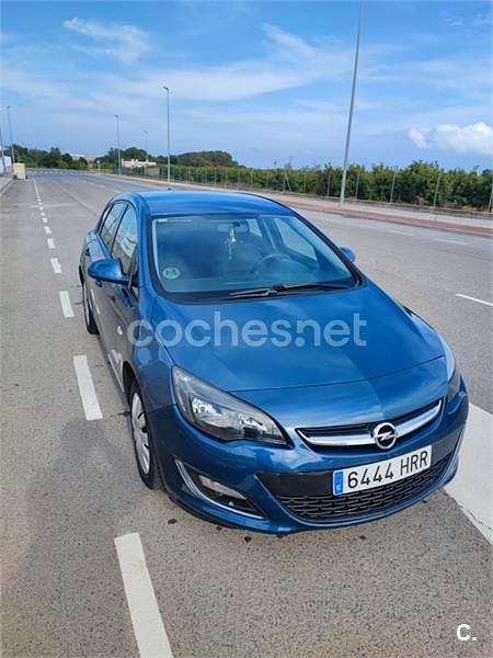 Usado Opel Astra Sportive 130 CV (95 kW) 2013 Azul Berlina
