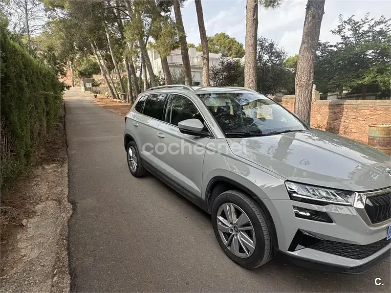 Usado Skoda Karoq Selection 150 CV (110 kW) 2025 Gris / plata SUV