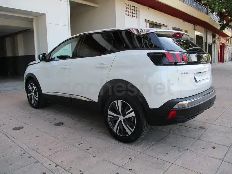 Usado Peugeot 3008 Allure 130 CV (95 kW) 2023 Blanco SUV