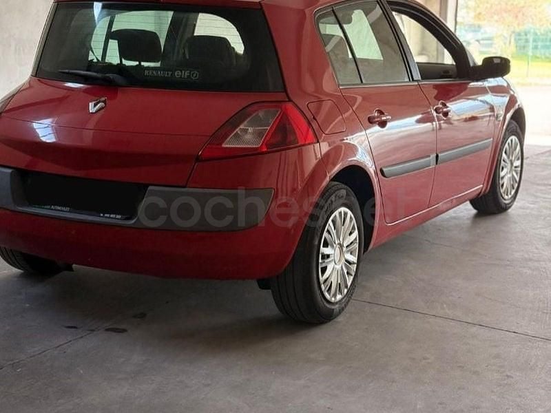 Usado Renault Mégane II Dynamique 100 CV (73 kW) 2003 Rojo Berlina