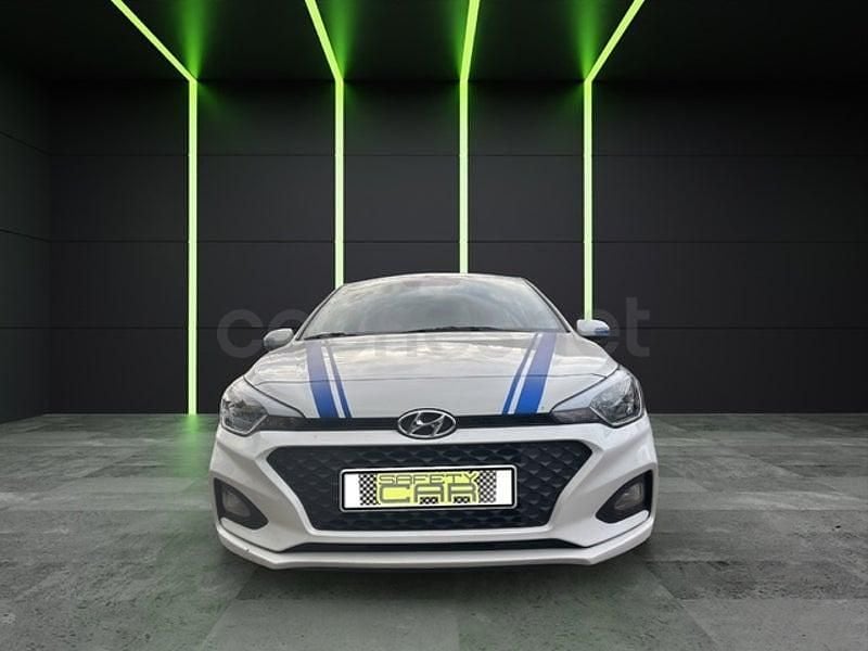Usado Hyundai i20 75 CV (55 kW) 2019 Blanco Berlina