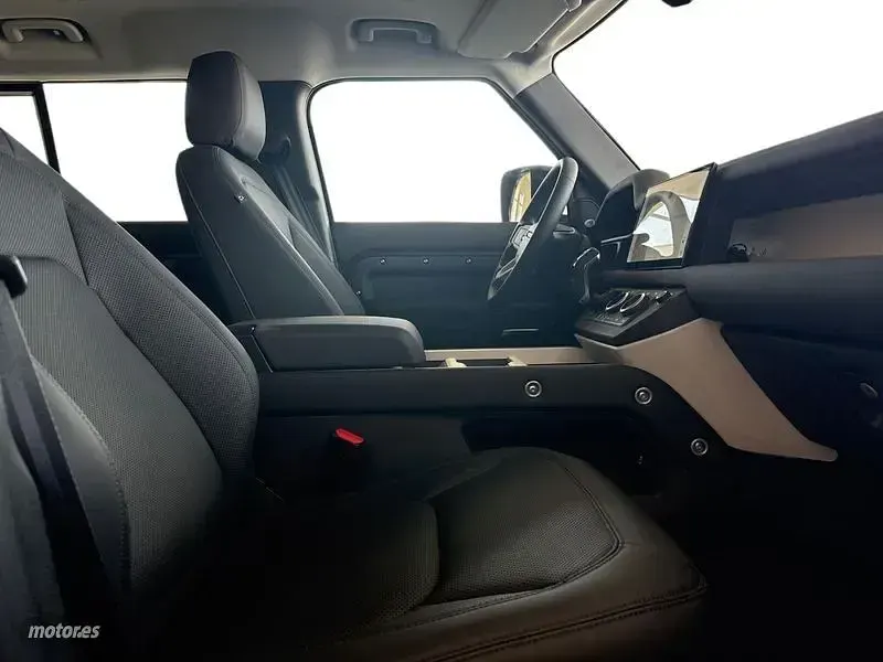 Usado Land Rover Defender 249 CV (183 kW) 2025 Gris SUV