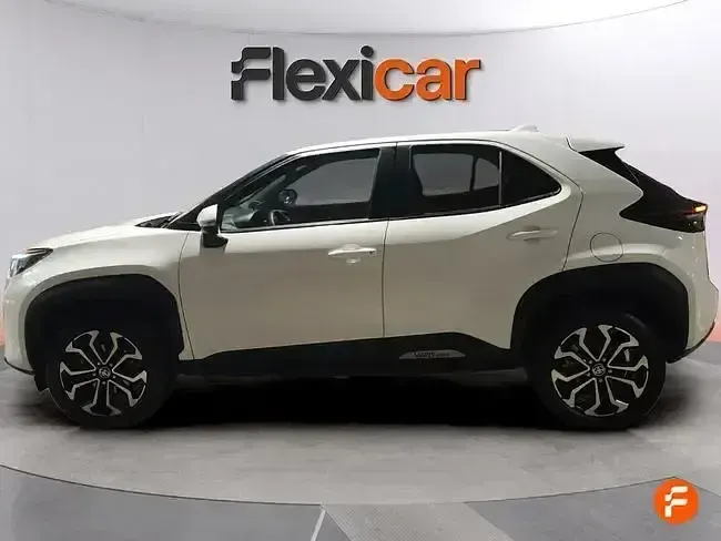 Usado Toyota Yaris Hybrid Active 116 CV (85 kW) 2024 Blanco