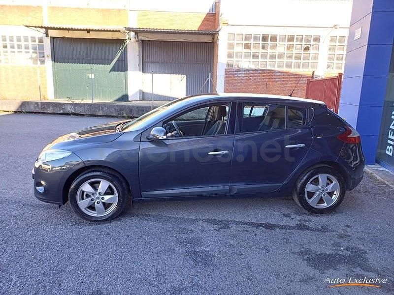 Usado Renault Mégane Dynamique 110 CV (80 kW) 2010 Gris / plata Berlina