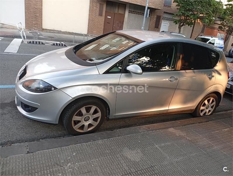 Gris / plata Usado 2004 Seat Altea Stylance Monovolumen | 3200 € (Precio justo) - Imagen 1/4