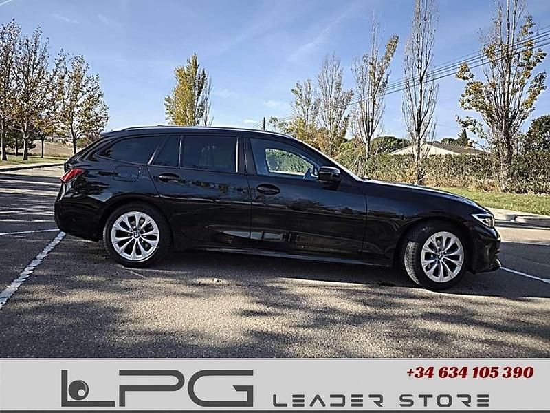 Usado BMW 318 150 CV (110 kW) 2021 Negro Familiar