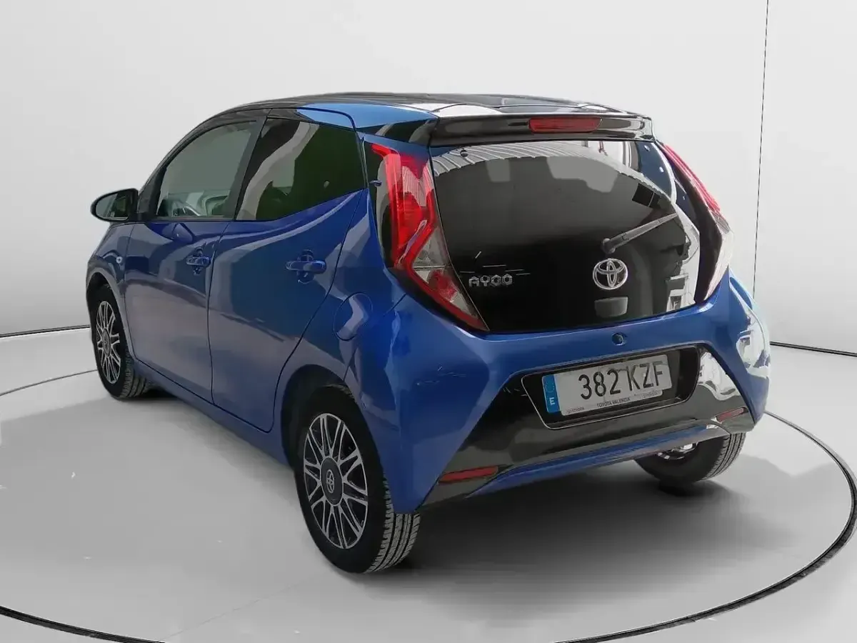 Używany Toyota Aygo X-play 72 KM (52 kW) 2019 Niebieski Hatchback